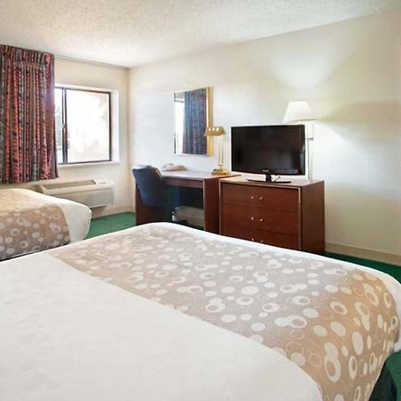 Norwood Inn & Suites Indianapolis East Post Drive Extérieur photo