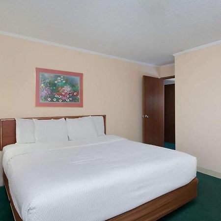 Norwood Inn & Suites Indianapolis East Post Drive Extérieur photo