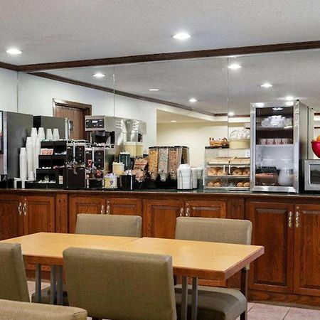 Norwood Inn & Suites Indianapolis East Post Drive Extérieur photo
