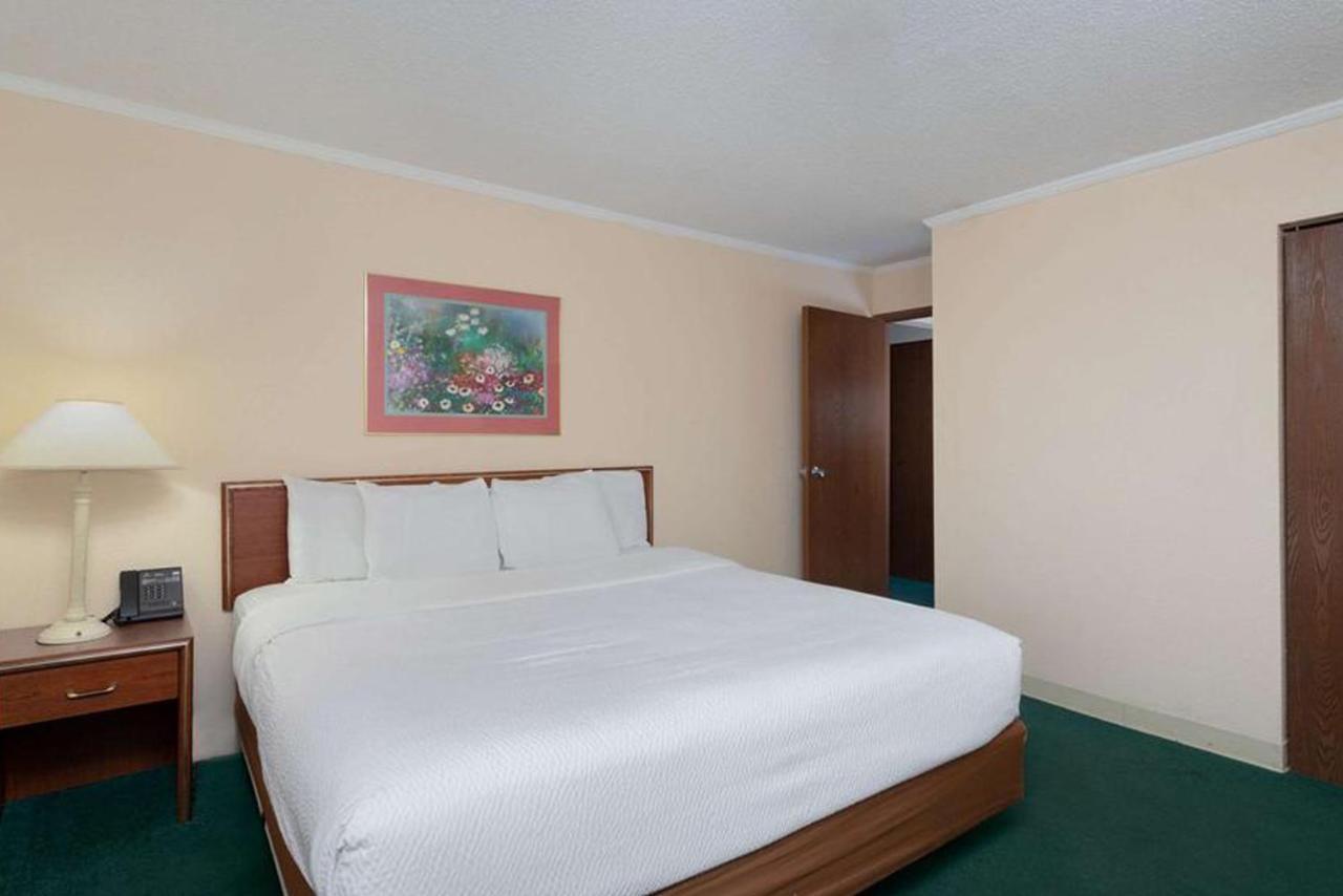 Norwood Inn & Suites Indianapolis East Post Drive Extérieur photo