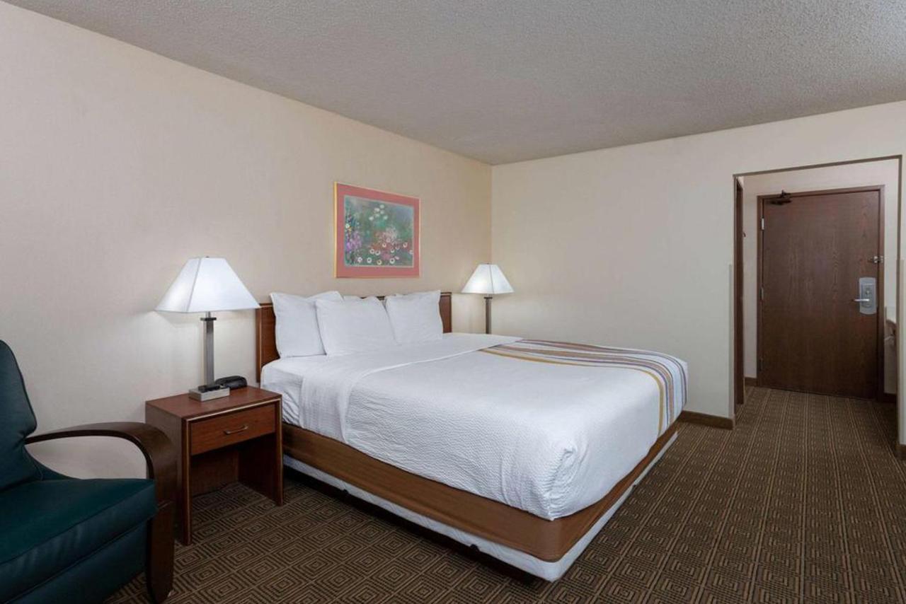 Norwood Inn & Suites Indianapolis East Post Drive Extérieur photo