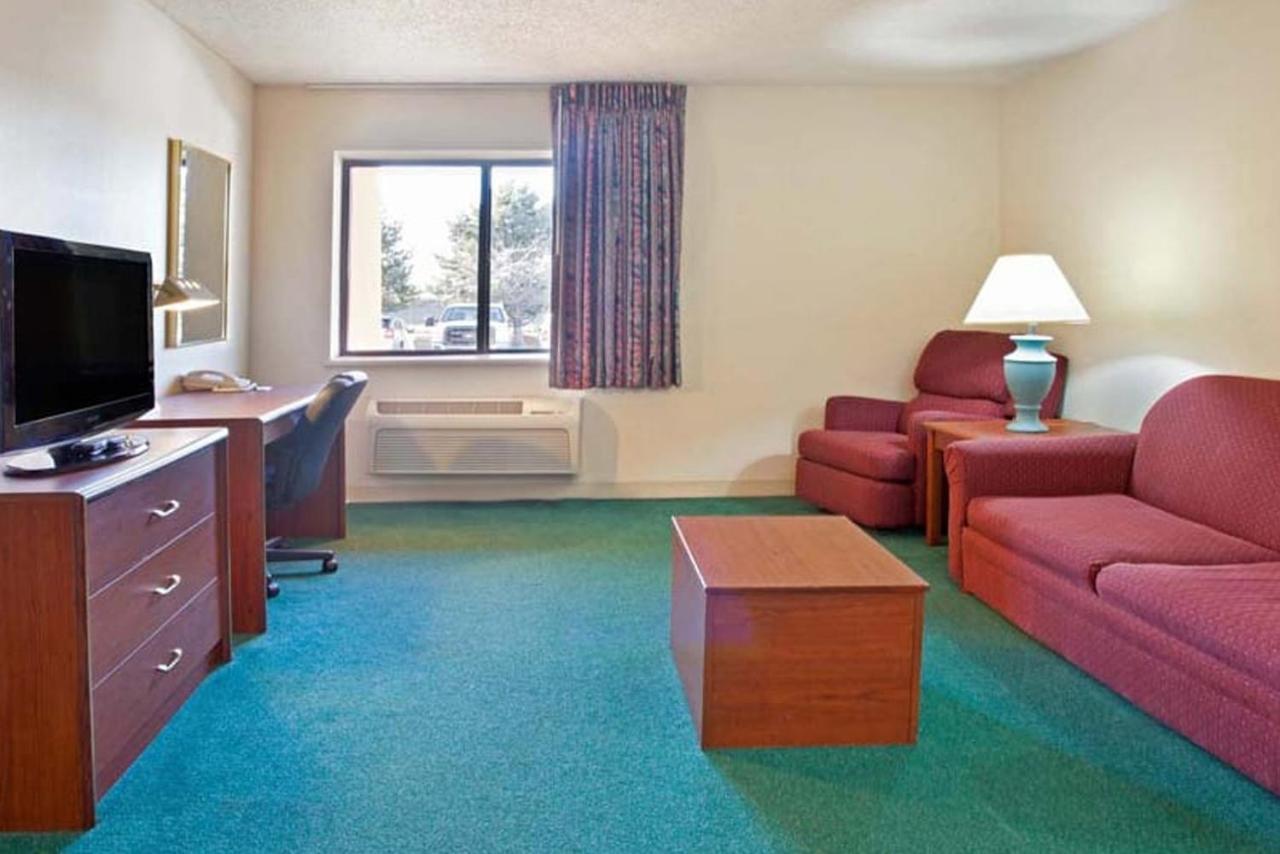 Norwood Inn & Suites Indianapolis East Post Drive Extérieur photo