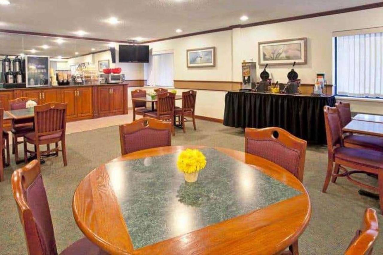 Norwood Inn & Suites Indianapolis East Post Drive Extérieur photo