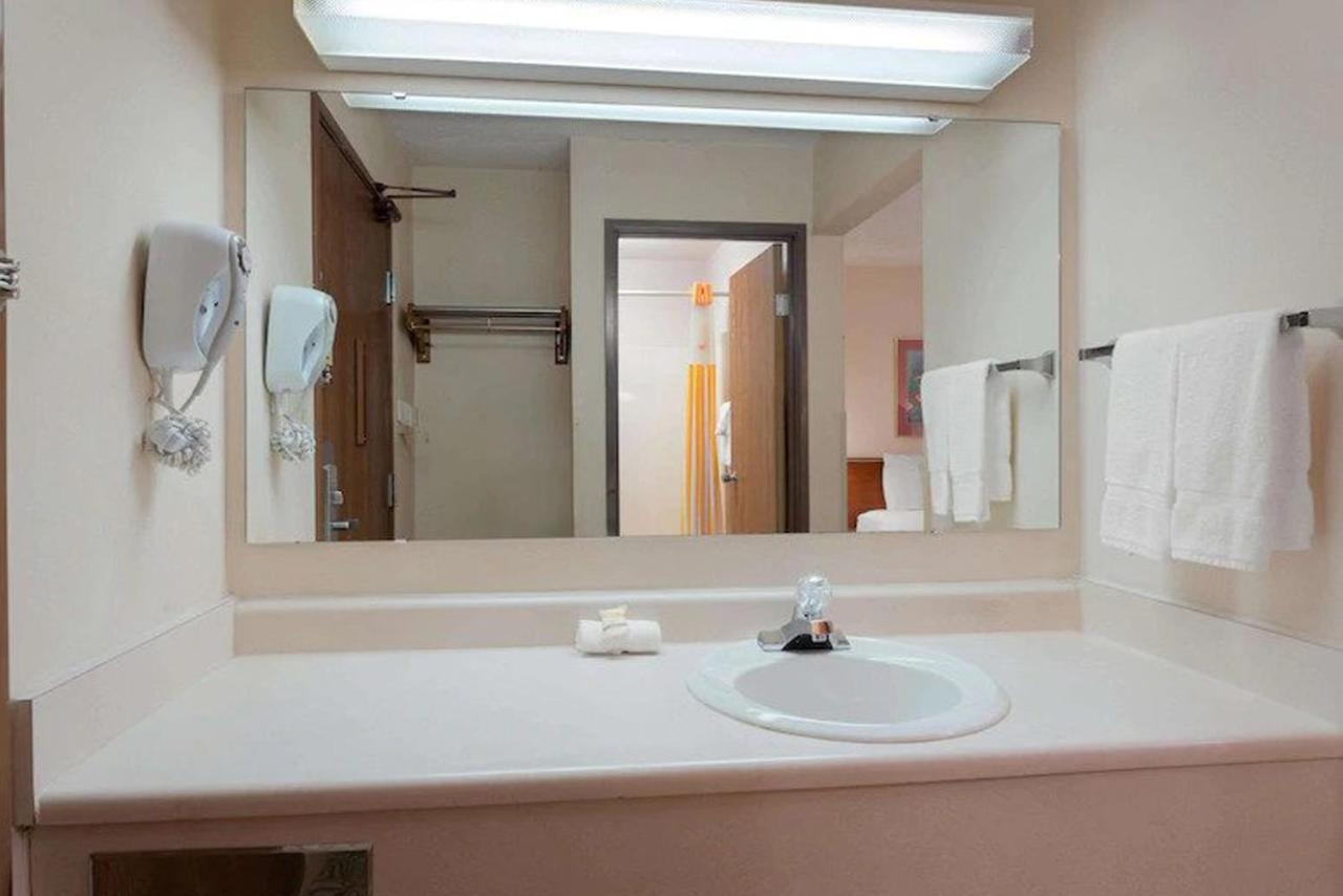 Norwood Inn & Suites Indianapolis East Post Drive Extérieur photo