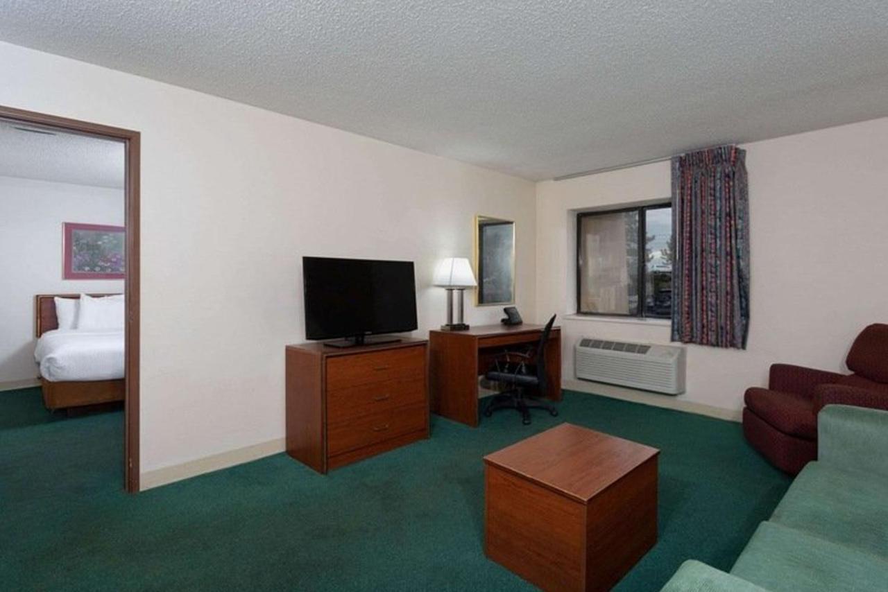 Norwood Inn & Suites Indianapolis East Post Drive Extérieur photo