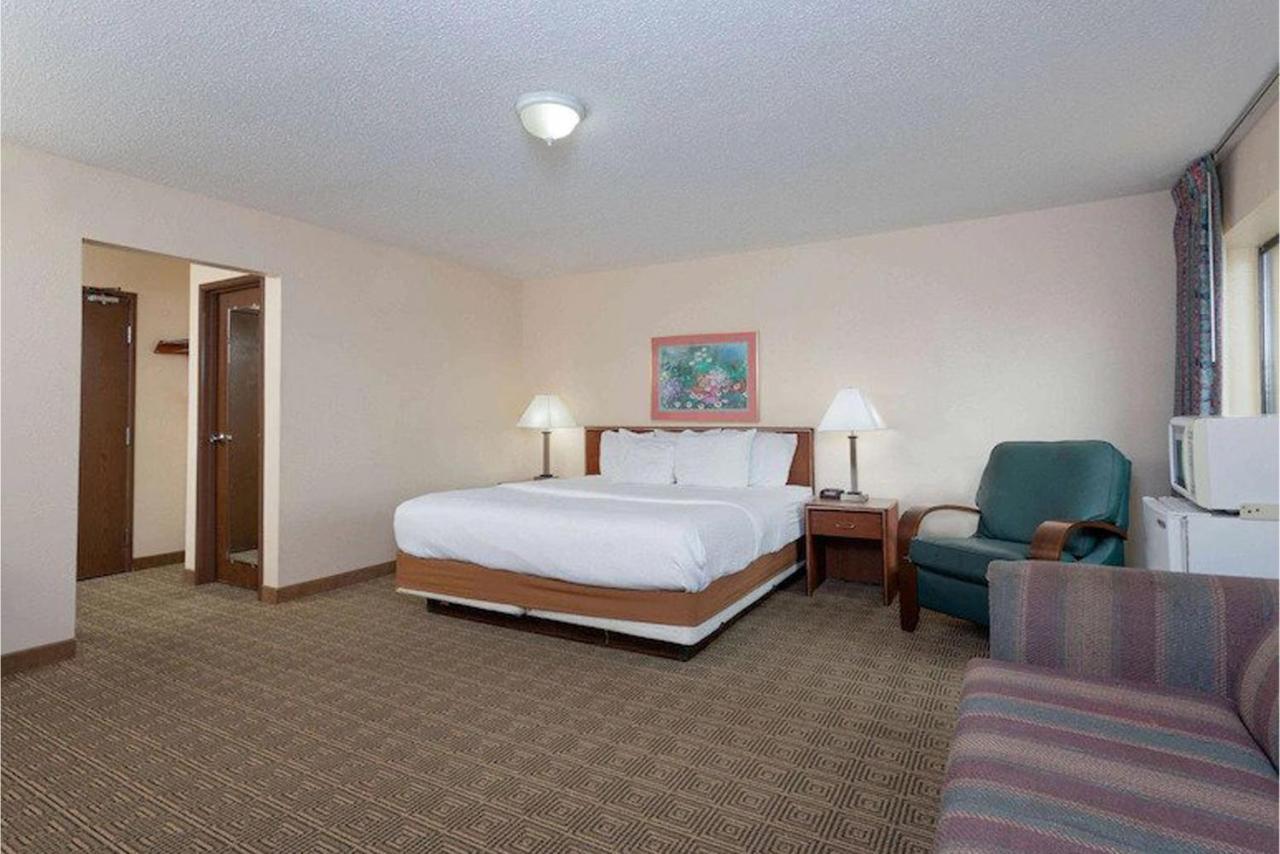 Norwood Inn & Suites Indianapolis East Post Drive Extérieur photo