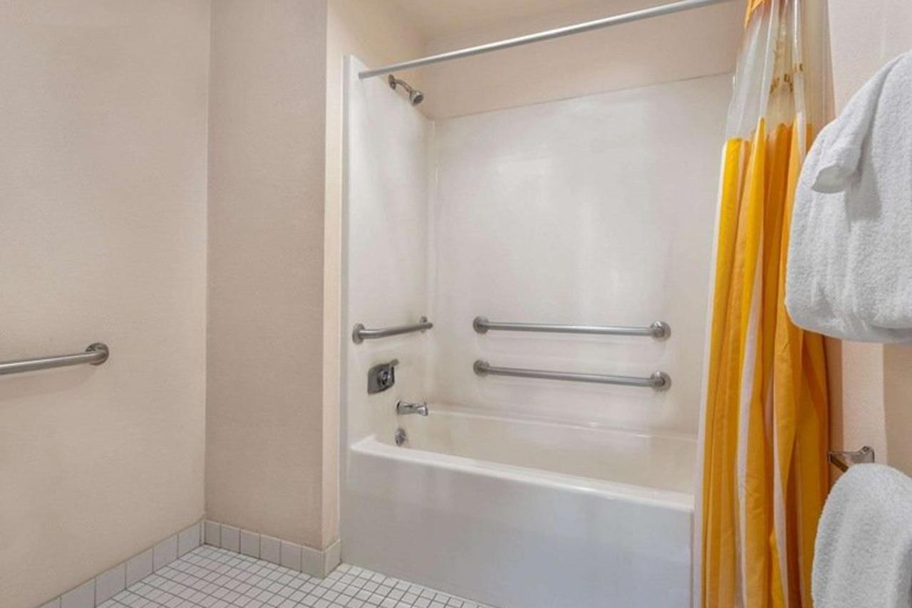 Norwood Inn & Suites Indianapolis East Post Drive Extérieur photo
