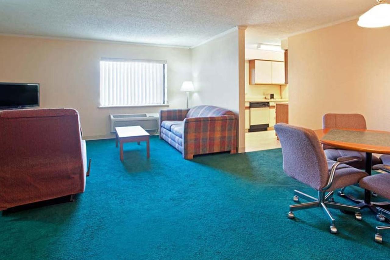 Norwood Inn & Suites Indianapolis East Post Drive Extérieur photo