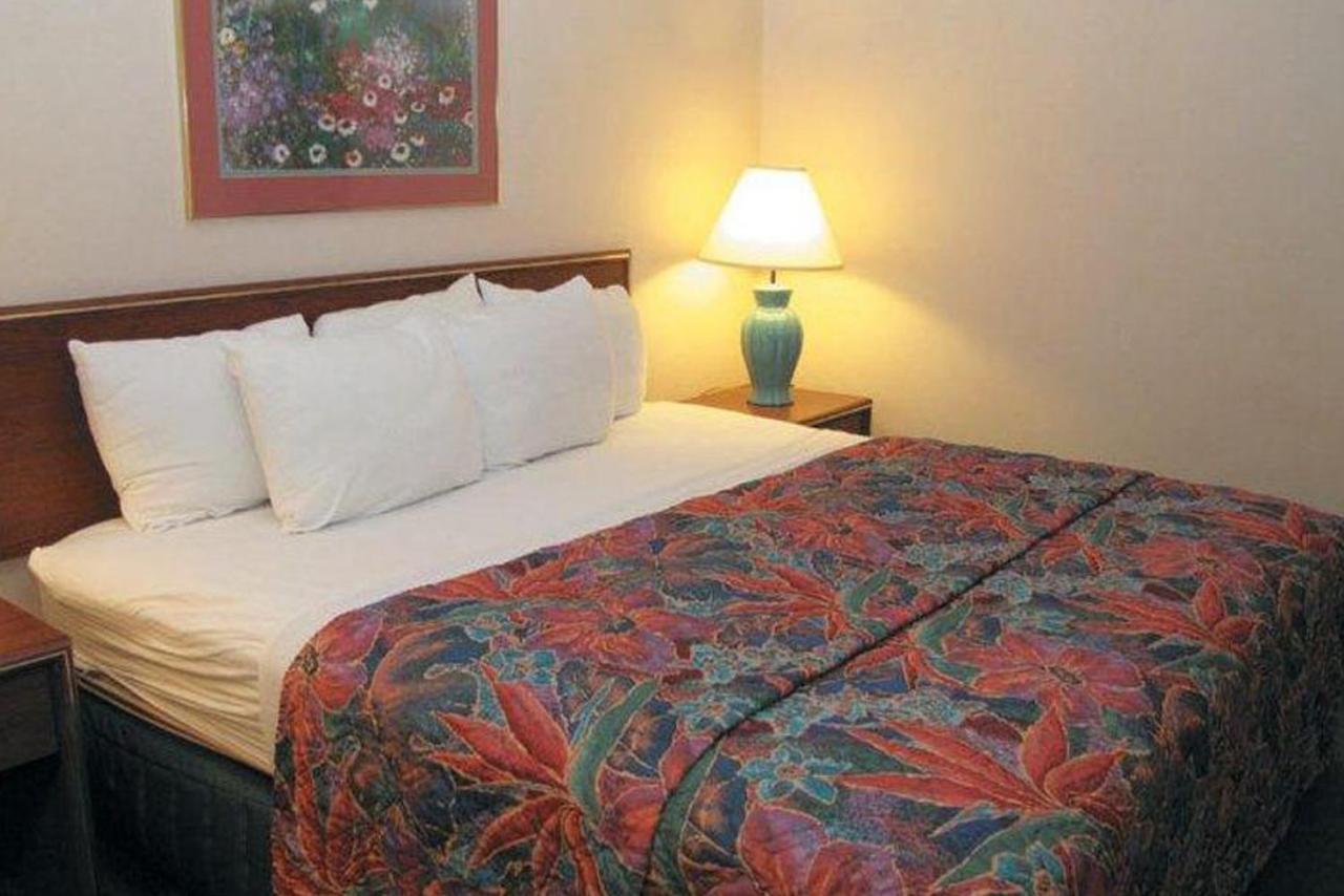 Norwood Inn & Suites Indianapolis East Post Drive Extérieur photo
