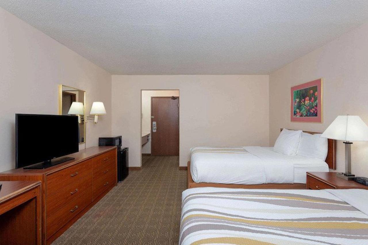 Norwood Inn & Suites Indianapolis East Post Drive Extérieur photo
