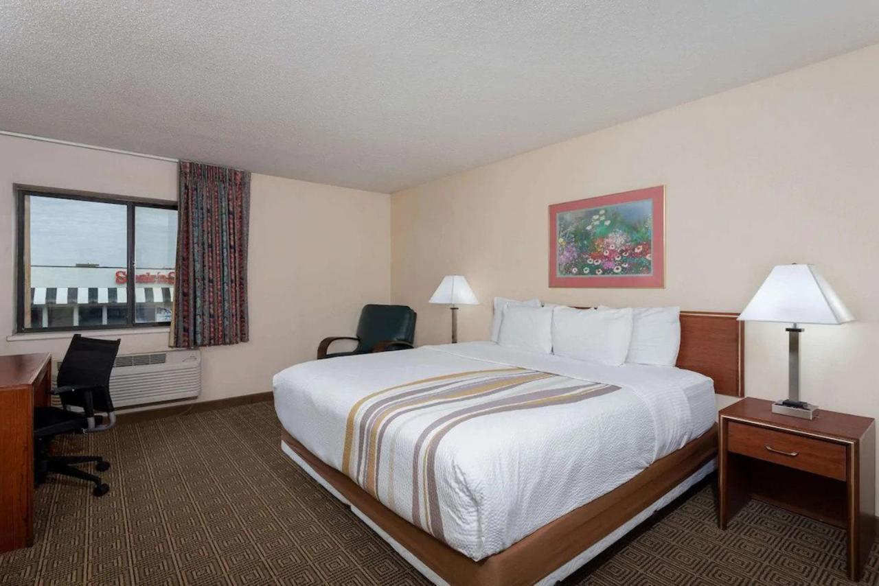Norwood Inn & Suites Indianapolis East Post Drive Extérieur photo