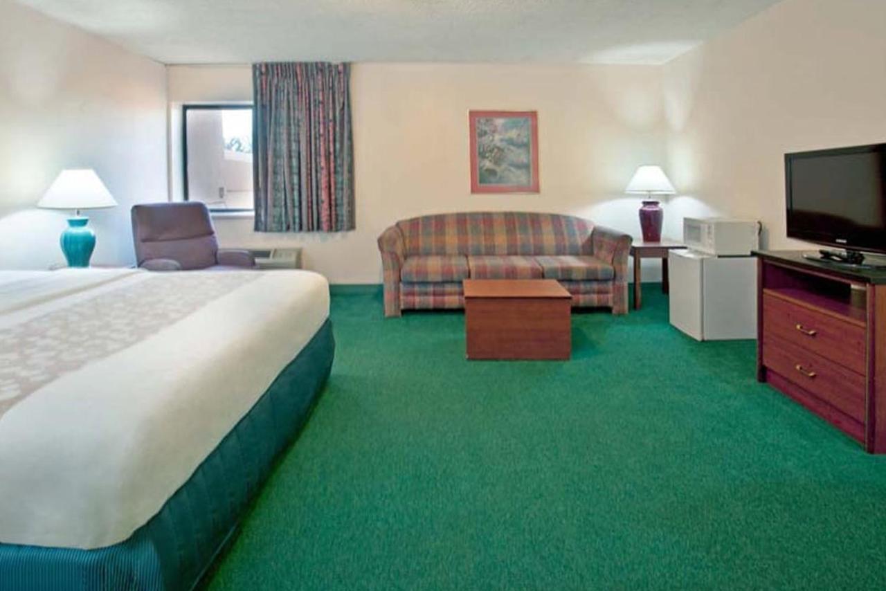 Norwood Inn & Suites Indianapolis East Post Drive Extérieur photo
