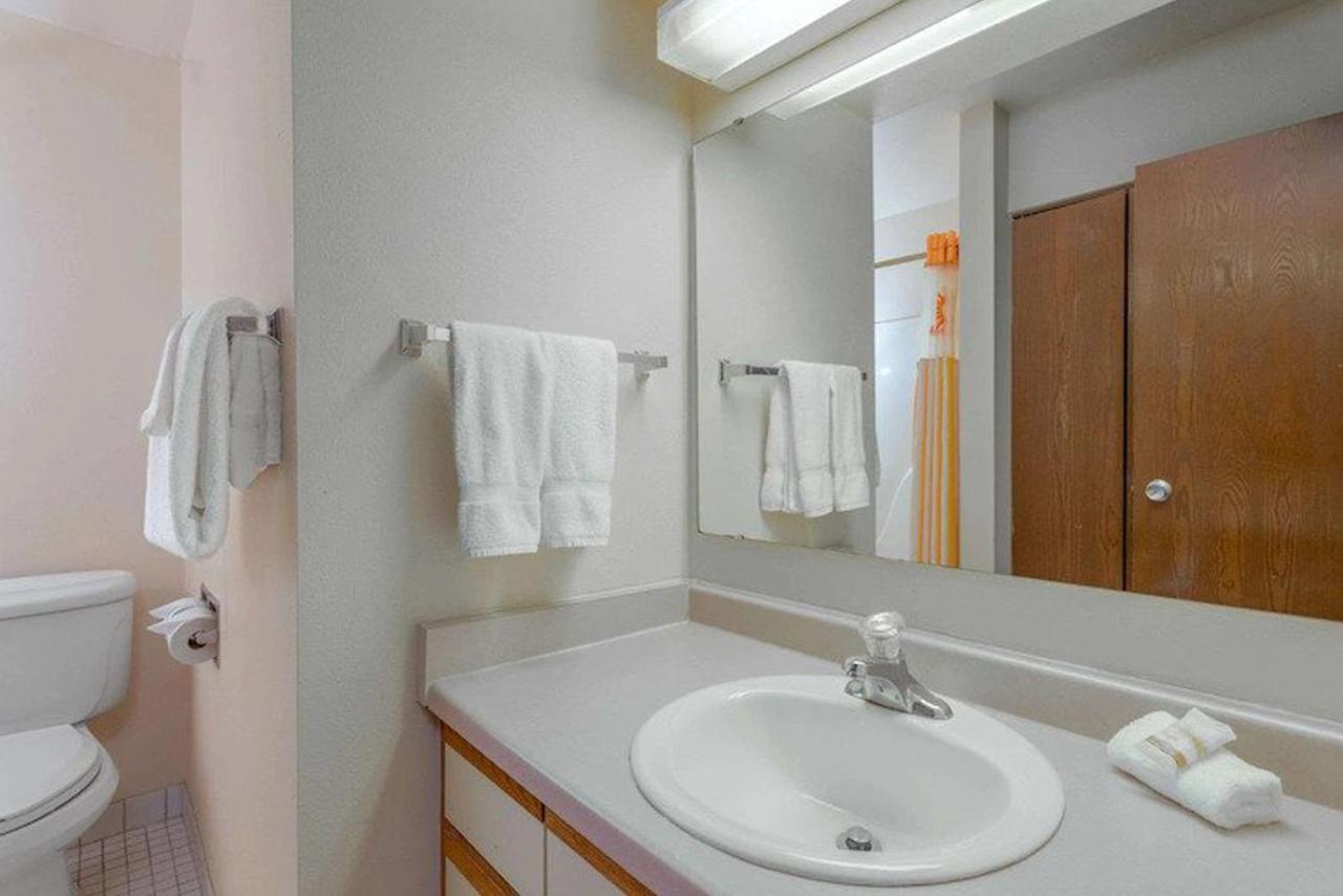 Norwood Inn & Suites Indianapolis East Post Drive Extérieur photo