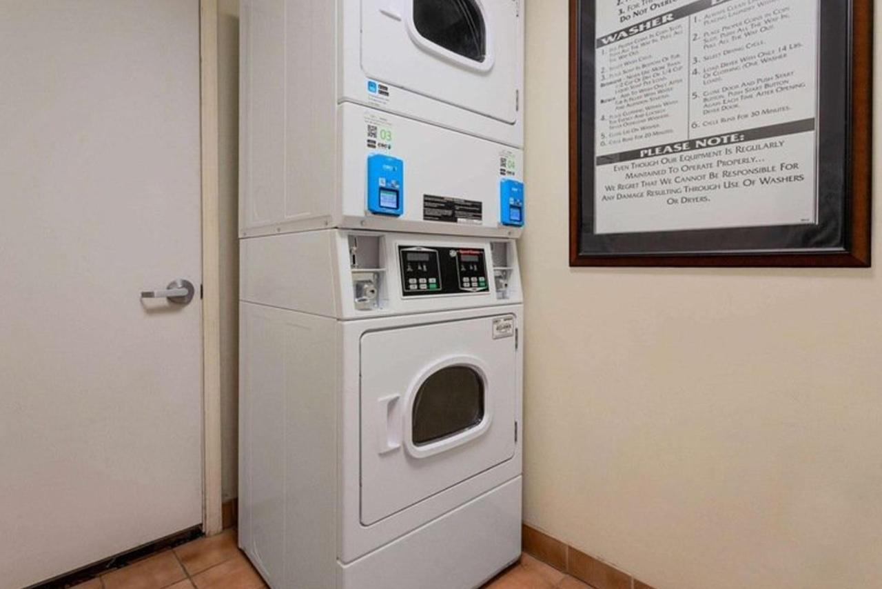 Norwood Inn & Suites Indianapolis East Post Drive Extérieur photo