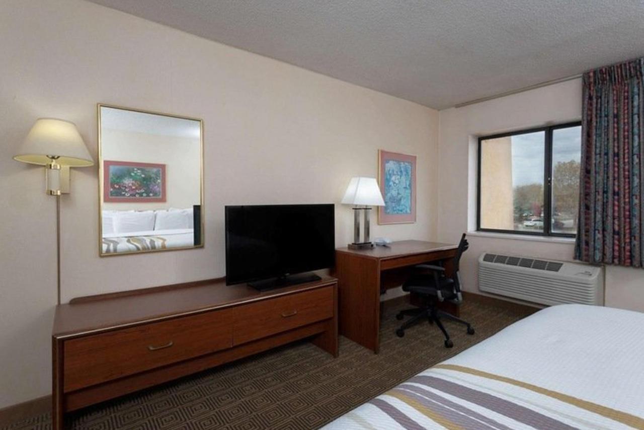 Norwood Inn & Suites Indianapolis East Post Drive Extérieur photo