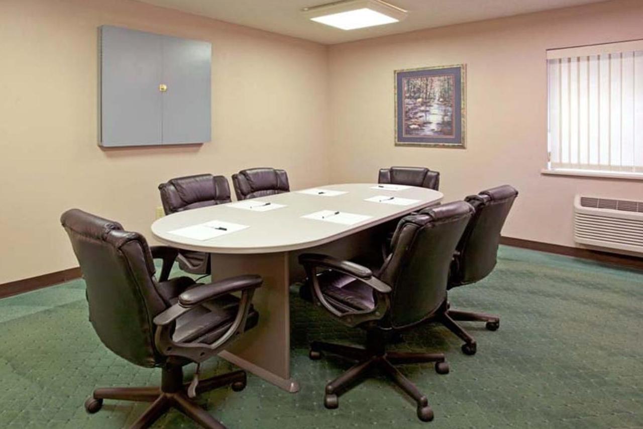 Norwood Inn & Suites Indianapolis East Post Drive Extérieur photo
