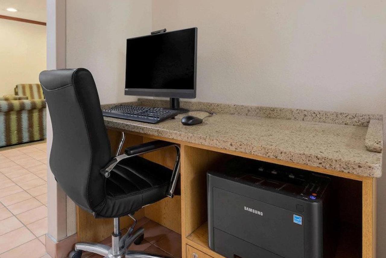 Norwood Inn & Suites Indianapolis East Post Drive Extérieur photo
