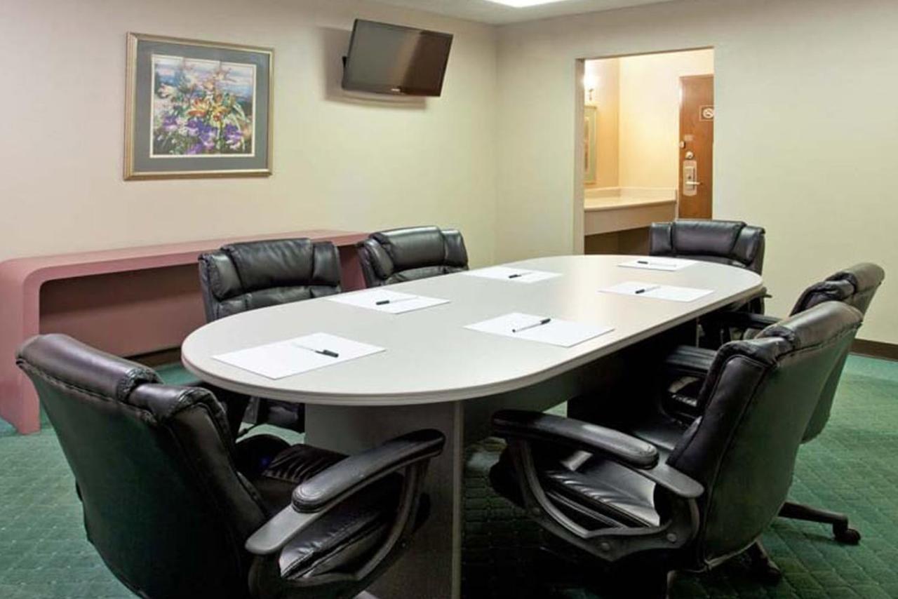 Norwood Inn & Suites Indianapolis East Post Drive Extérieur photo