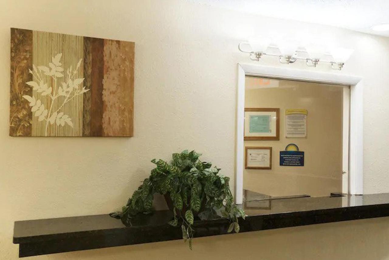 Norwood Inn & Suites Indianapolis East Post Drive Extérieur photo