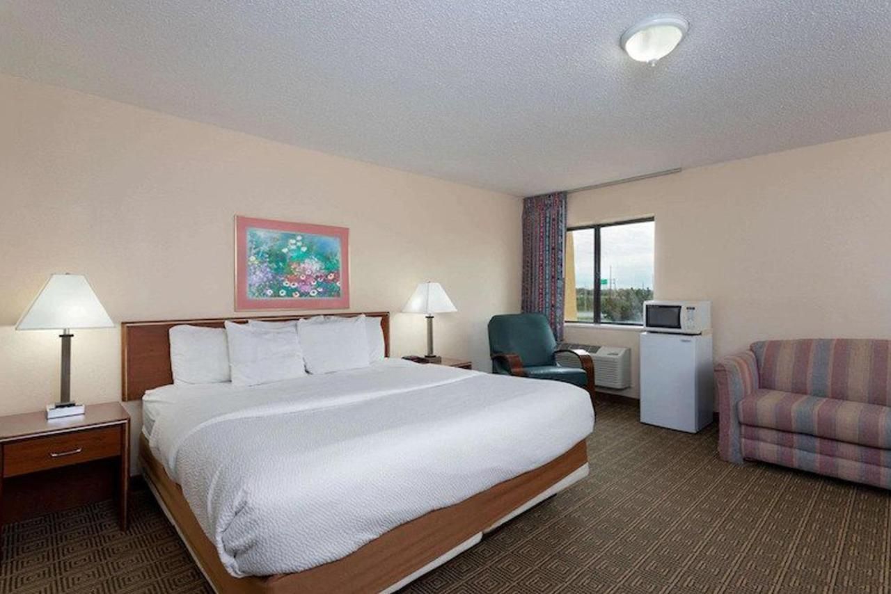 Norwood Inn & Suites Indianapolis East Post Drive Extérieur photo